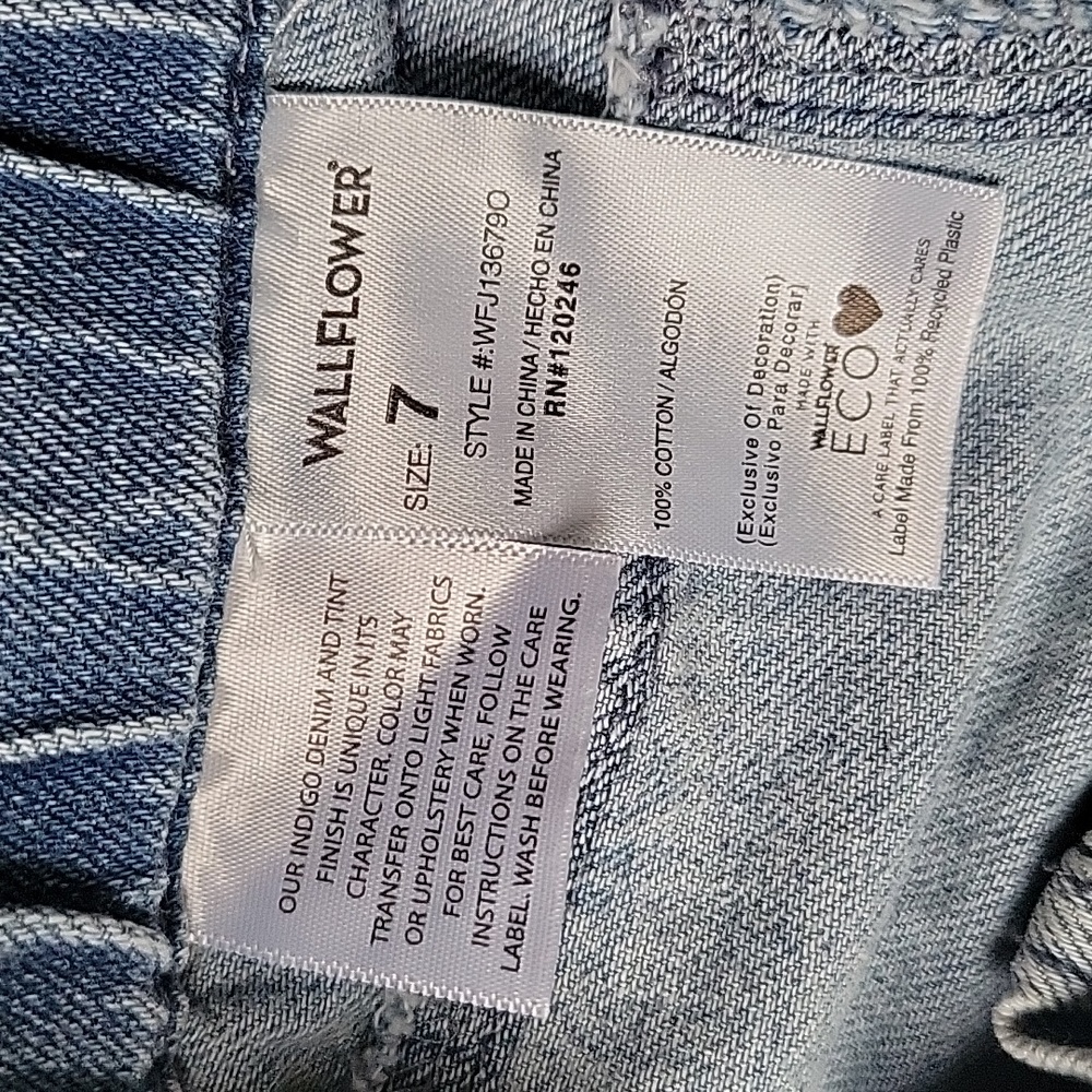 Wallflower GF paper bag shorts, size 7 - Picture 8 of 9